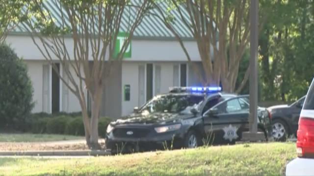 Deputies Search for Columbia Bank Robbery Suspects | wltx.com